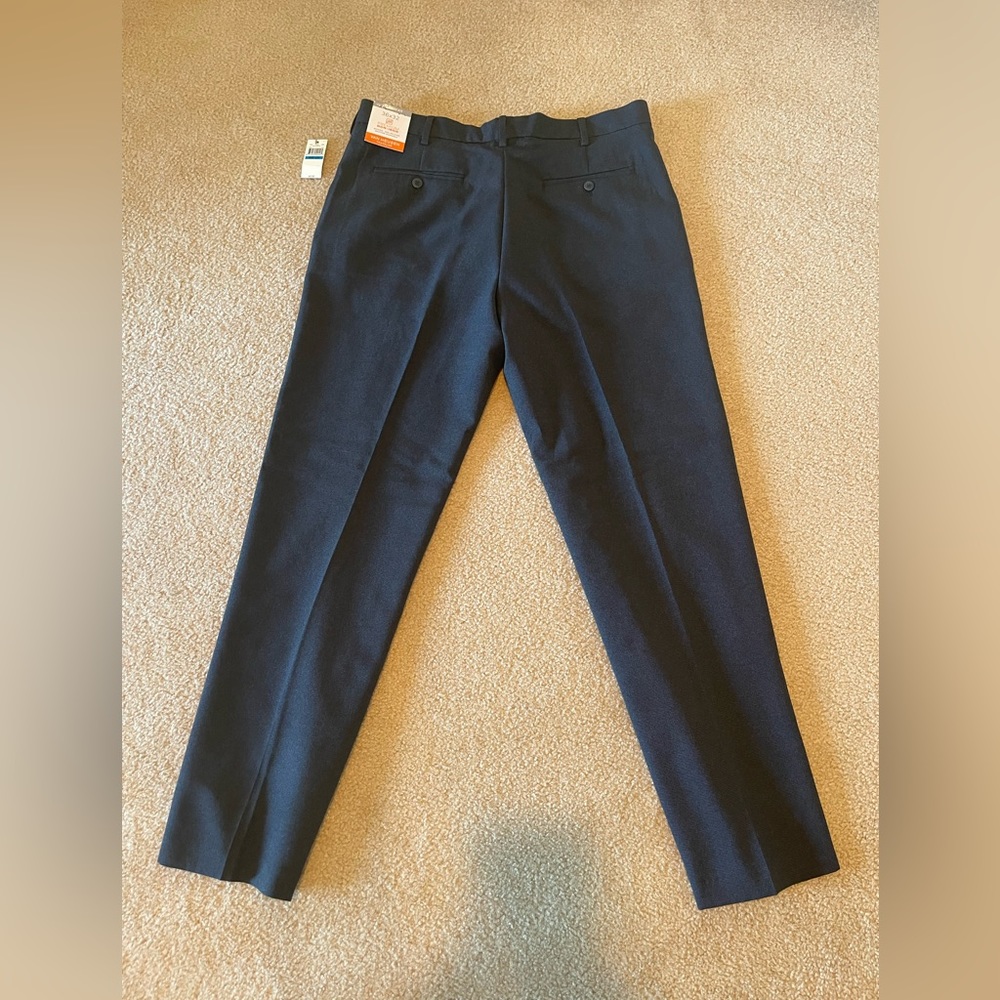 NWT Van Heusen Men Pant
36x32 Straight Fit Flat Front 
Premium Non-Iron Traveler